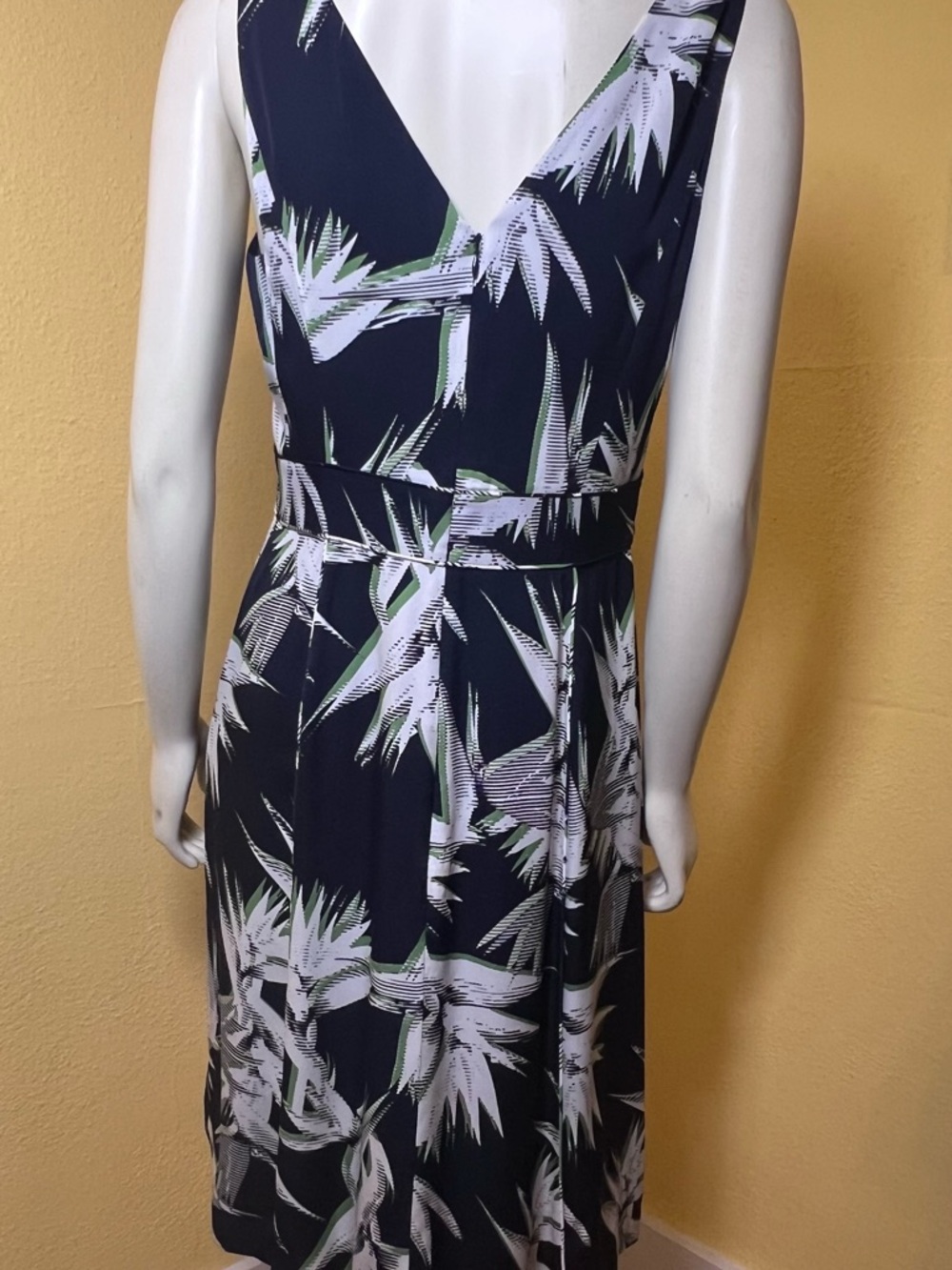 Nordstrom Silk Blend Classiques Entier Navy Tropical-Print V-Neck Midi Dress, 10 - Picture 3 of 10
